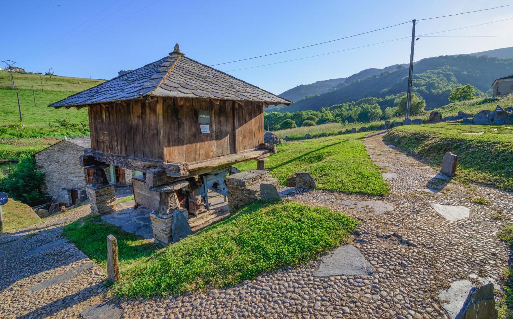 Apartamentos Rurales Tin Turismo Санта-Еулалія-де-Оскос Екстер'єр фото